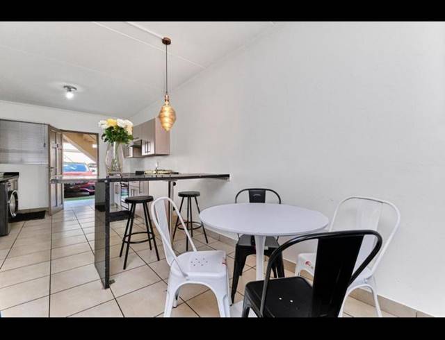 3 BEDROOM PROPERTY TO RENT IN LONEHILL